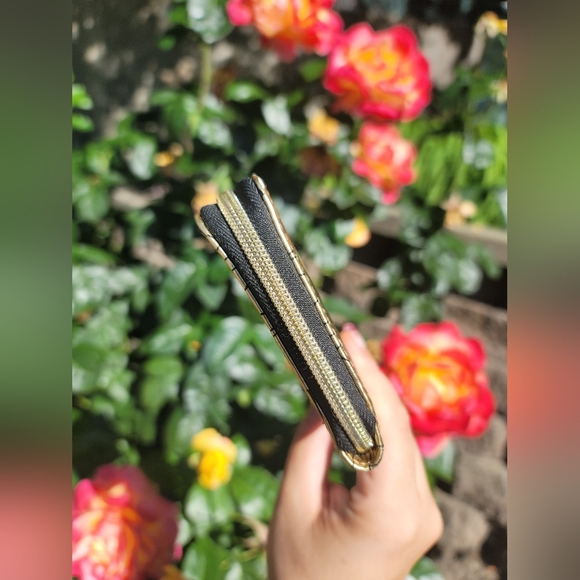 Pokémon Pikachu Metallic Wallet - Picture 5 of 9